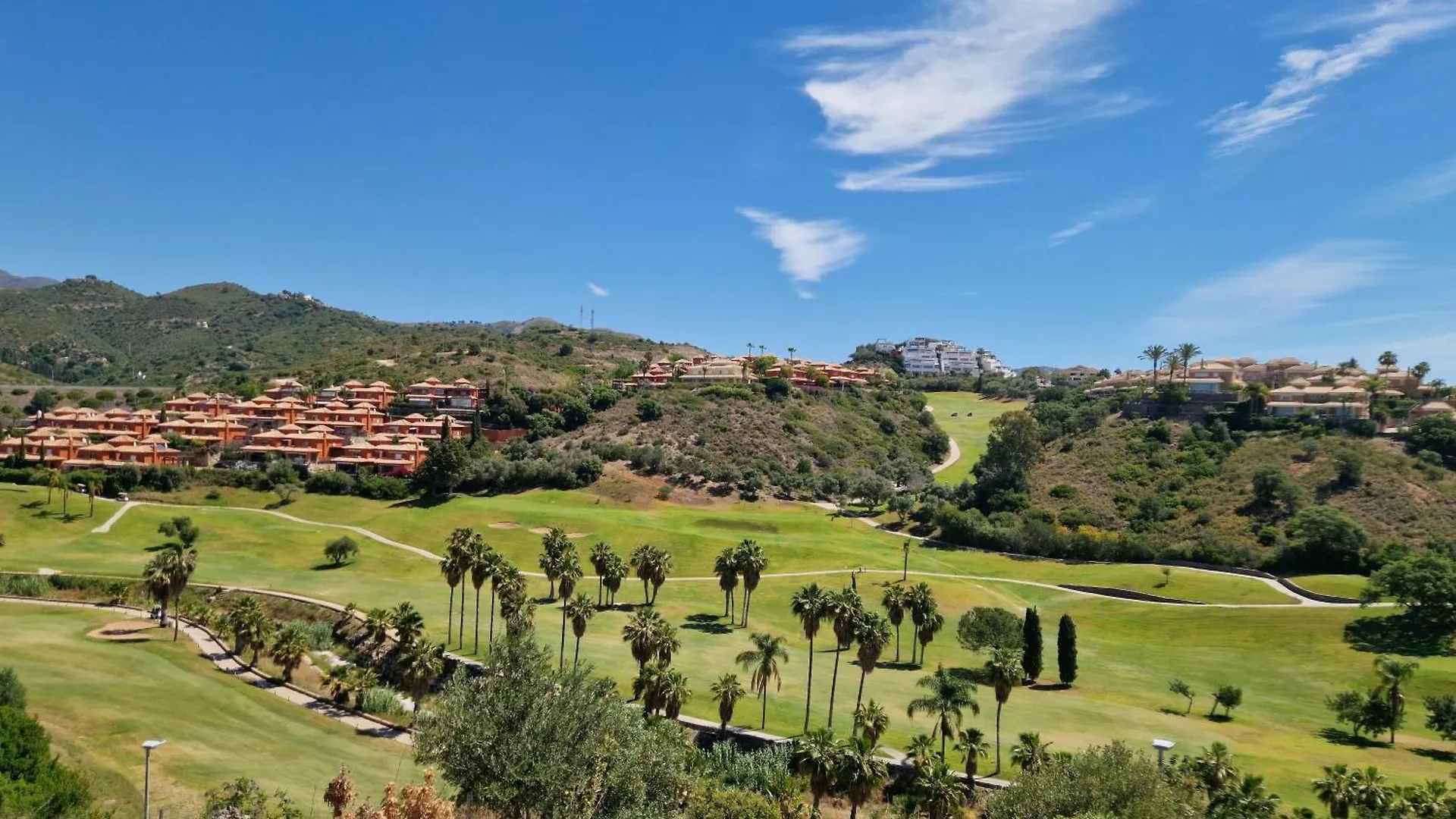 Elegant 3 Bedroom Home Next To Santa Clara Golf Marbella Apartment